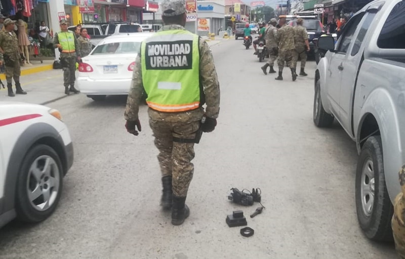 Policía Municipal destruye equipo de periodista en Choloma