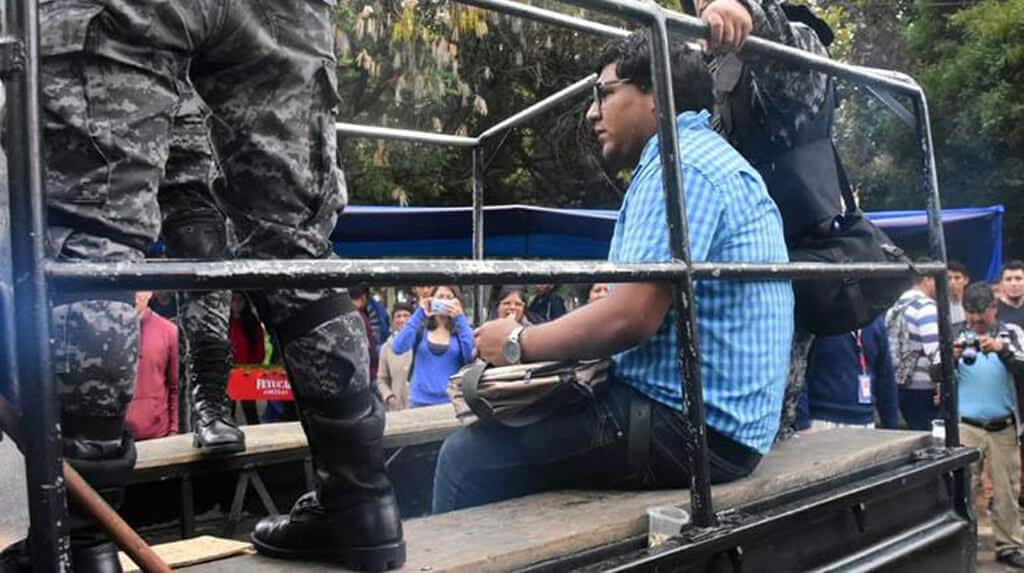 Periodistas de Los Tiempos y Cadena “A” fueron agredidos