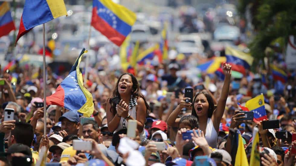 Periodistas fueron víctimas de ataques y robos durante marcha del oficialismo