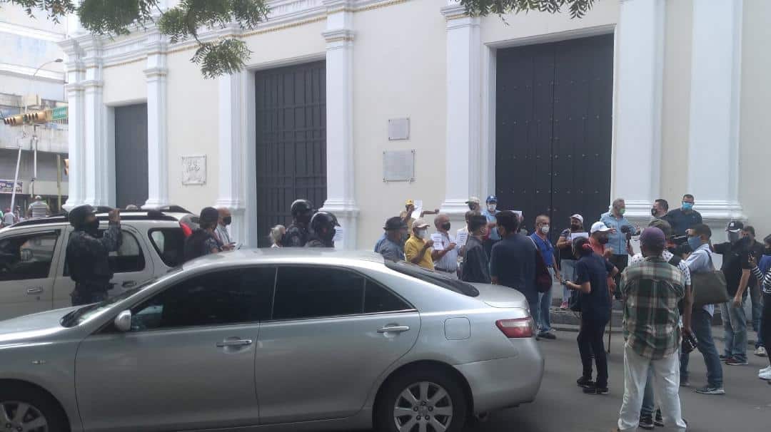 PNB impide a periodistas cubrir protesta de pensionados y jubilados en Maracay