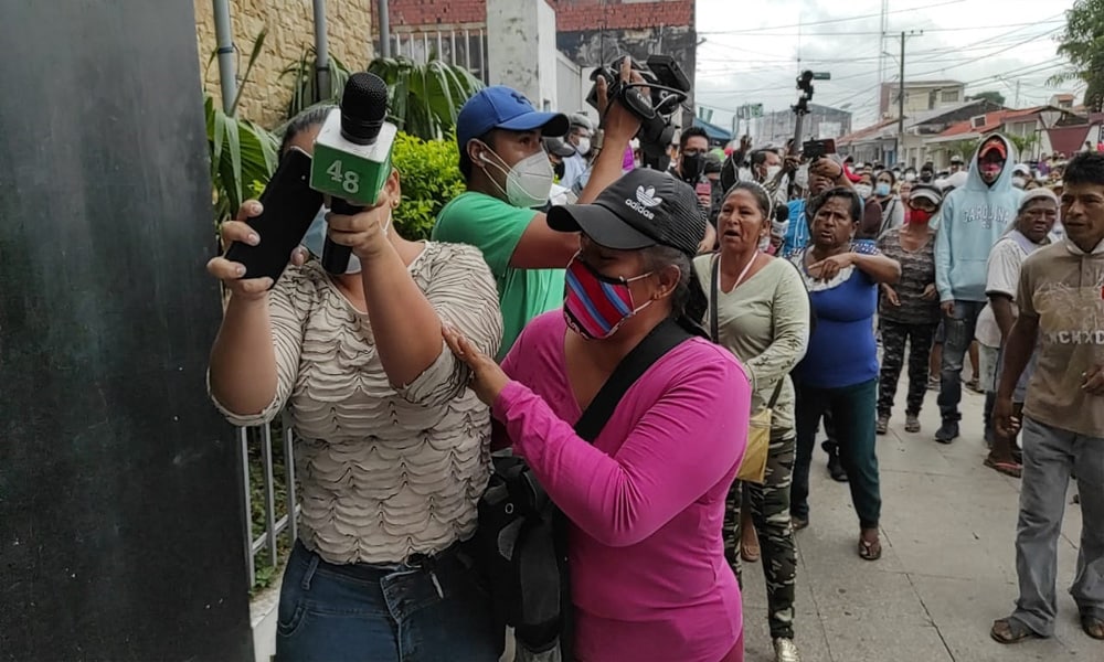 Bolivia: periodistas fueron agredidos  en medio de un conflicto municipal