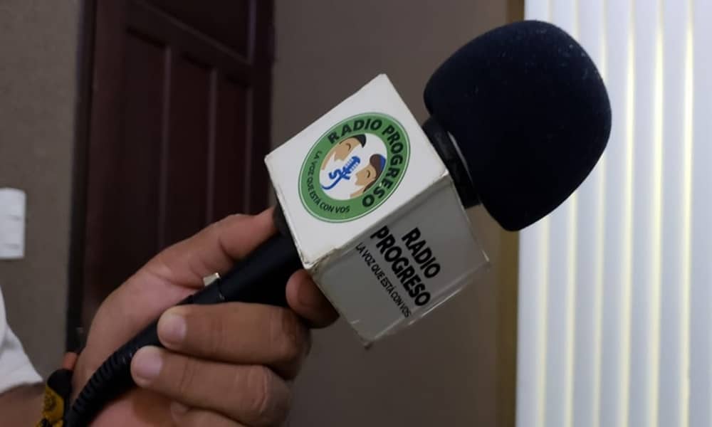 Por “órdenes superiores” bloquean cobertura informativa a Radio Progreso en instalación municipal