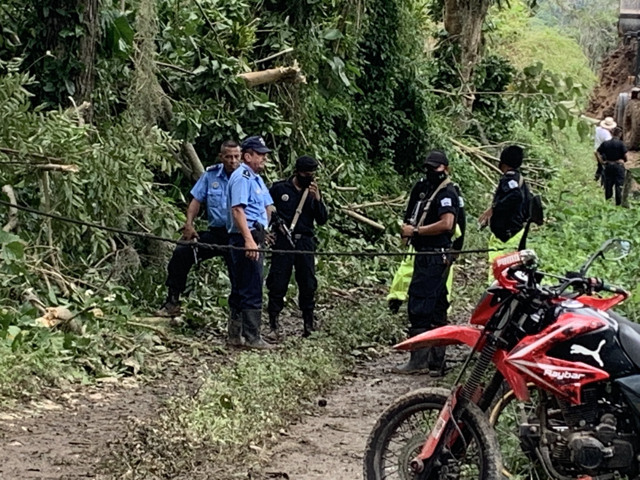 Policías intimidan y expulsan a periodistas independientes que informaban sobre deslave causado por huracán Iota en Nicaragua