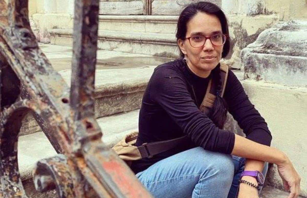 Periodista Luz Escobar con prohibición de salir a la calle el 11J