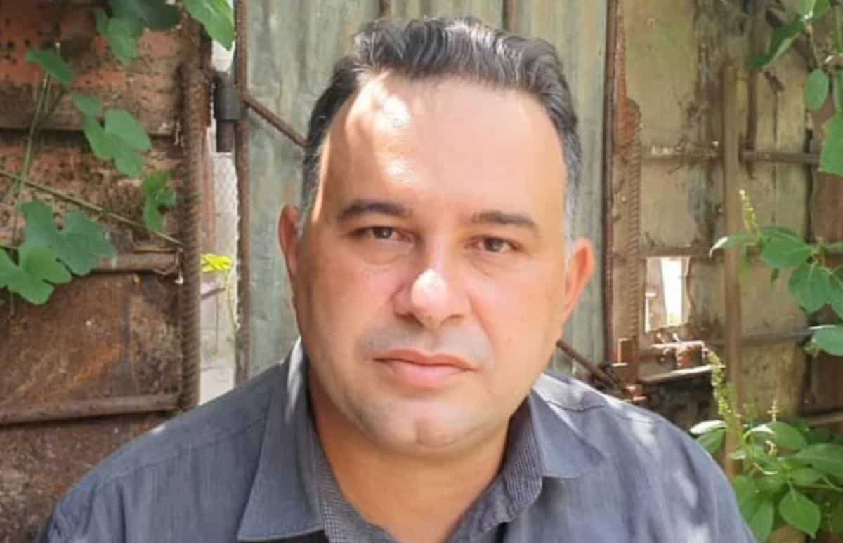 Policía política detiene y amenaza a periodista independiente para que abandone Cuba