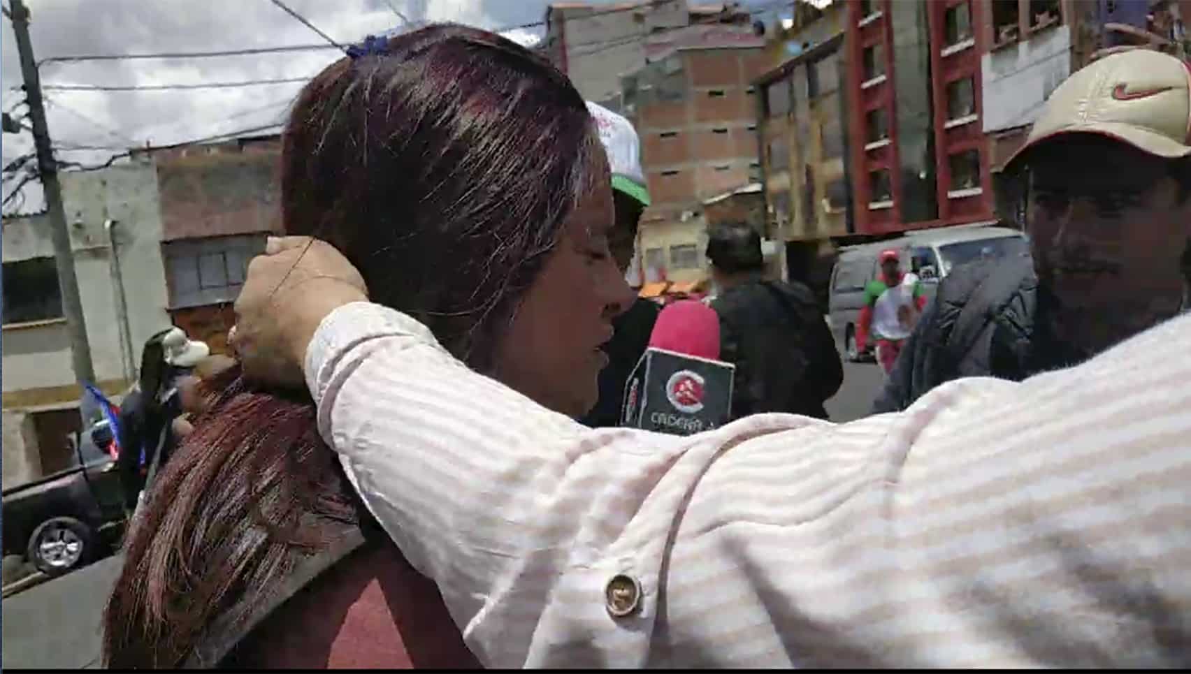 Mujeres periodistas bolivianas fueron atacadas por la policía con gas lacrimógeno